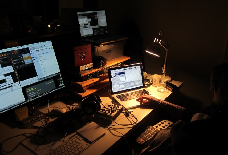 After 4 hours we had to put some lights on whilst Shelly continues to tackle a 'conflicting' versions of Jack in the terminal. 