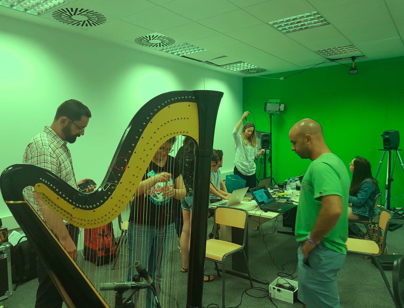 Composing-and-Performing-with-a-Laptop-Orchestra-FLO-at-Atenea