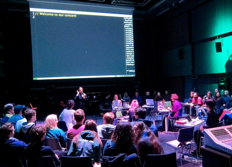 Female-Laptop-Orchestra_SARC2018_Franziska-Schroeder_introducing-the-concert