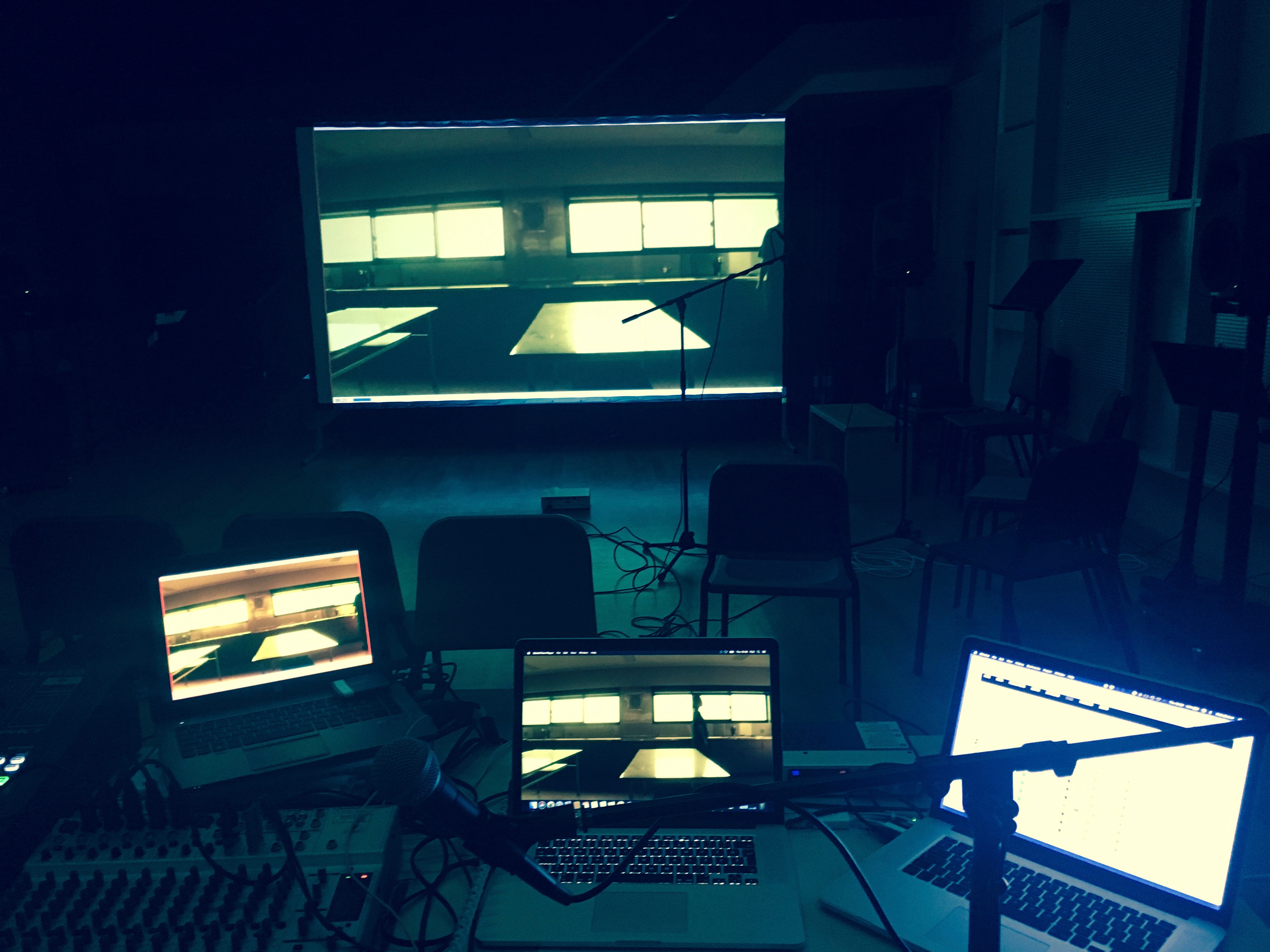 Female-Laptop-Orchestra_at_Music-Academy-University-of-Zagreb