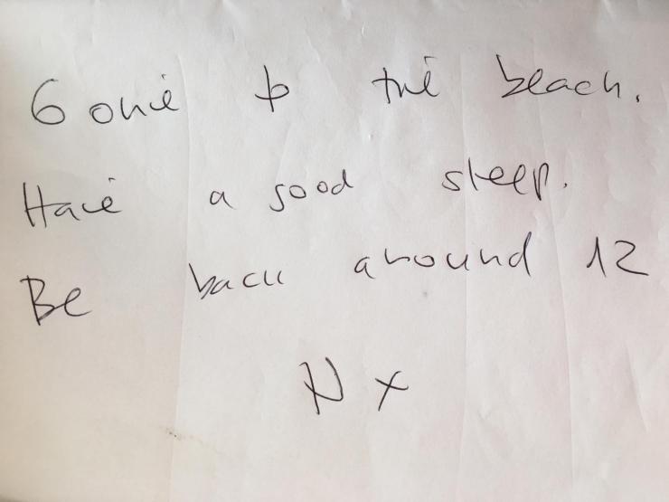 FLO at Hangar Rarefacció 2019-Nela gone to the beach